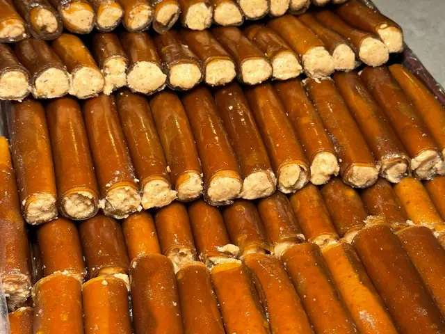 Fındık Ezmeli Ballı Sarma — Hazelnut-Cream Honey Rolls