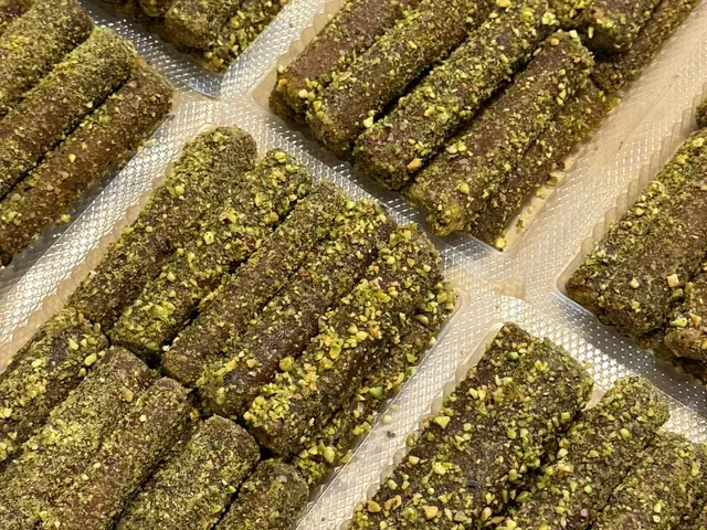 Fıstıklı ve Fındık Ezmeli Ballı Sarma — Pistachio & Hazelnut-Cream Honey Rolls